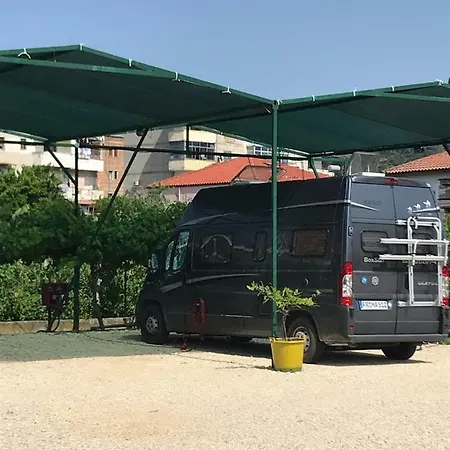 River Side Camping Berat